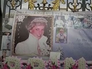 ۲۵ سال از مرگ پرنسس دایانا گذشت ولی مردم هنوز به یادش هستند