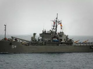 درگیر شدن ناوشکن ایرانی با قایق حامل ۱۲ مرد مسلح در دریای سرخ