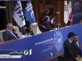 میکروفون باز  رئیس کمیته بدوی انتخابات فدراسیون فوتبال: براتون جبران می کنم قربون سیبیل هات برم من