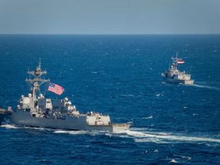 نیروی دریایی آمریکا از رهگیری یک کشتی جنگی ایران در دریای سرخ خبر داد