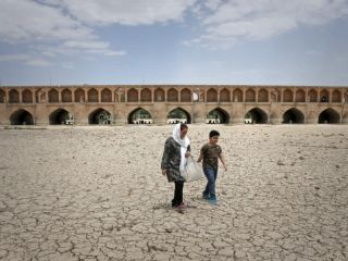 خطر «بلعیده‌شدن اصفهان» بر اثر فرونشست؛ نماینده مجلس: استان «اصفهان ساحلی» ایجاد شود