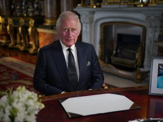 پادشاه جدید بریتانیا در اولین نطق تلویزیونی خود متعهد به خدمت مادام‌العمر به مردم شد