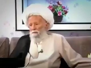 آخوند در تلویزیون ایران:  روز عاشورا گنجشکها به فارسی فصیح می‌گفتند وای حسین کشته شد