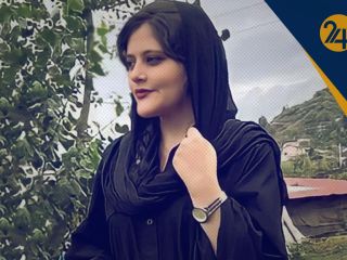 پدر مهسا امینی: دروغ می‌گویند که لباس مهسا با لباس فیلم متفاوت بود