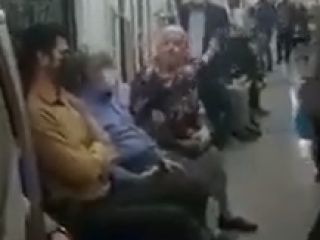 در متروی تهران، یک مادربزرگ بدون حجاب به تنهایی از خجالت بسیجی ها در آمد