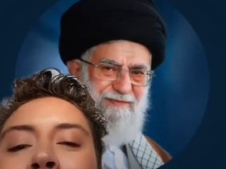 مسخره کردن خامنه ای و صفحه توییترش توسط چالسا هارت کمدین معروف انگلیسی