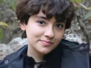 دختری که در این ویدئو روسری‌اش را آتش می‌زند «نیکا شاکرمی است»