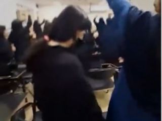 پاسخ‌های دندانشکن دانش‌آموزان به آخوندی که برای ارشاد آنها به مدرسه آمده‌بود