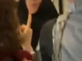 بیرون کردن زن چادری که از خانمهای بی حجاب در واگن خانم ها در مترو  عکس می گرفت