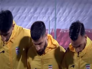 به جز دو بازیکن، تیم ملی فوتبال هم از خواندن سرود جمهوری اسلامی امتناع کرد