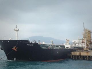 رسانه‌های ایران: دولت رئیسی بنزین را نصف قیمت صادر می‌کند