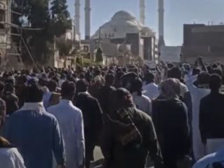 تظاهرات گسترده در سیستان و بلوچستان با شعار: کرد و بلوچ برادرند تشنه خون رهبرند