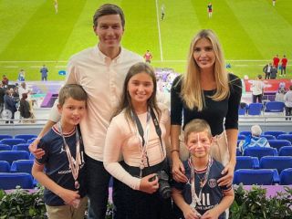 ایوانکا ترامپ با خانواده در استادیوم قطر برای تماشای فوتبال