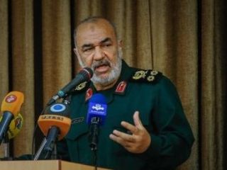 فرمانده سپاه در مورد اعتراضات سراسری: نمی‌شود وسط ایستاد