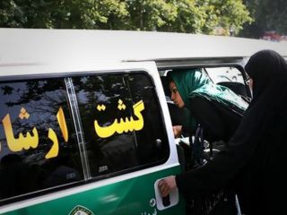 اظهارات «غیرشفاف و مبهم» درباره «تعطیلی گشت ارشاد» یا «گردن نگرفتن» مسئولیت اعمال حجاب اجباری در ایران