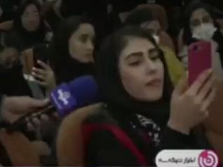 دختر دانشجو به خبرنگار صداوسیما: با شما حرف نمی‌زنم!