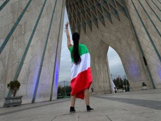 بلومبرگ در اشاره به اعتراض‌ها در ایران: انقلاب‌ها زمان‌برند ولی یکباره اتفاق می‌افتند