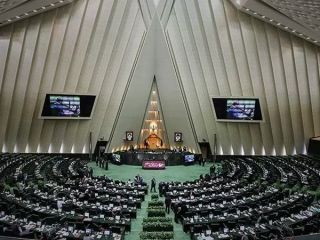 مجلس ایران در تلاش است تا خروج مقام‌های دولتی از کشور را در یک‌ سال پایانی خدمت، ممنوع کند