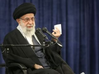 رهبر جمهوری اسلامی معترضان را به «خیانت» متهم کرد و خواستار ادامه برخورد «جدی» شد