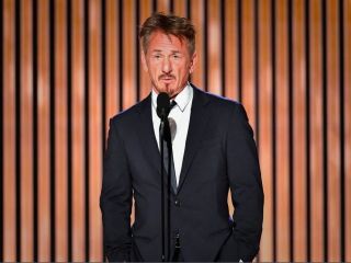 حمایت از اعتراضات سراسری ایران در «گلدن گلوب»؛ سخنان‌ شان پن و لباس سپیده معافی