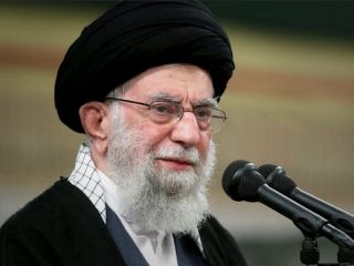 طرح جنجالی فروش اموال دولت به دلیل امضای خامنه‌ای «لازم‌الاجرا است»