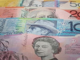 استرالیا به جای پرتره پادشاه بریتانیا، نماد بومیان را جایگزین نقش ملکه بر اسکناس‌ها می‌کند