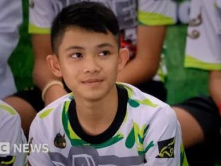 کاپیتان نوجوان تیم فوتبالی که عملیات نجات آنها از غاری در تایلند خبرساز شده بود، در بریتانیا درگذشت
