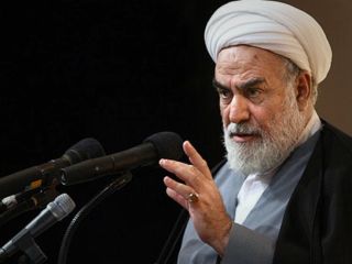 رئیس دفتر خامنه‌ای: «خانواده پهلوی تاج شاهی را با خود برد؛ فقط نیم تاج مانده است»