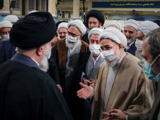 توصیف خامنه ای از نویسندگان نامه های هشدار: خودشان در معرض نابودی هستند، همه چیز را از این زاویه می‌بینند