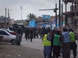 حمله نیروهای امنیتی به معترضان در زاهدان؛ اعتراض مولوی عبدالحمید به «دروغگویی» حکومت