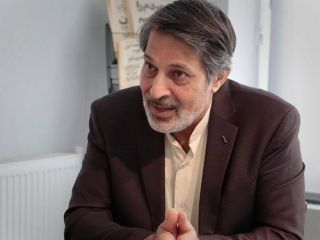 عمادالدین باقی: با زبان بی زبانی می گویند همه باید خفه شوید تا فقط ما یکه تازی کنیم!