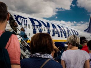 چرا بعضی وقتها قیمت بلیت هواپیما از بلیت قطار ارزان‌تر می‌شود؟