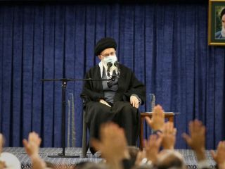 چرا خامنه‌ای در مورد مسمومیت دانش‌آموزان حرفی از «دشمن» نزد؟