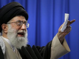 وقتی پایه‌های قدرت لرزید، علی خامنه‌ای به «خائنان جهان اسلام» روی آورد!