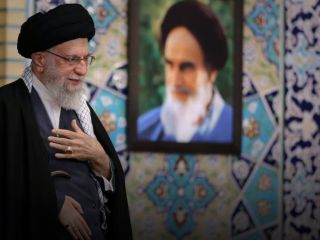 نگرانی خامنه‌ای از سقوط جمهوری اسلامی به دلیل ضعف اقتصادی