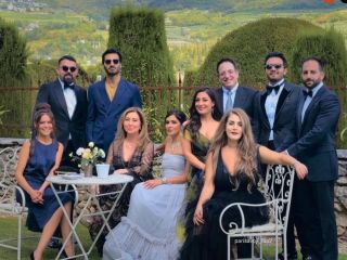 مدیر شبکه منوتو با  همسر و دیگر همکاران در مراسم عروسی در ایتالیا