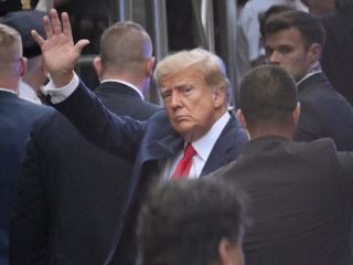 پایان جلسه تفهیم ۳۴ اتهام به دونالد ترامپ؛ رئیس‌جمهور پیشین آمریکا خود را «بی‌گناه» دانست