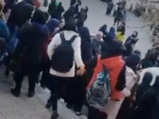 ادامه «مسمومیت‌های سریالی» در مدرسه‌ها؛ انتقال ۲۸ دانش‌آموز دختر به بیمارستان در تبریز و اصفهان