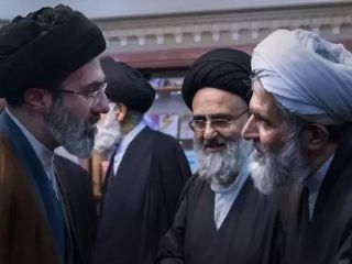 هرچه جلو می رویم خطر مجتبی خامنه‌ای بیشتر می شود!