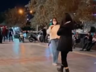 رقص زیبای دختران مشهدی در بلوار جانباز مشهد