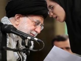 عصبانیت علی خامنه‌ای از دانشجوی هوادارش که پیشنهاد رفراندوم داد