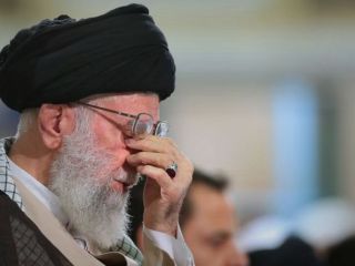 دفاع کیهان از خامنه ای در مخالفت با همه پرسی: رفراندوم همین تظاهرات میلیونی ۲۲ بهمن است