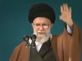 واکنش خامنه‌ای به درخواست مردم از او: به کی بدم؟ به کدومتون بدم؟!