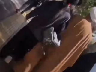 تنه زدن دختر جوان بیحجاب به یک آخوند در خیابان