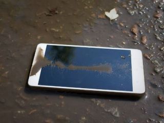 (ویدیو)  آب یک سد را تخلیه کردند تا موبایل مقام دولتی را پیدا کنند