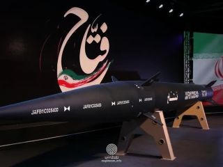 رونمایی سپاه پاسداران از موشک هایپرسونیک «فتاح»
