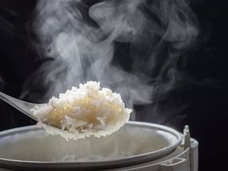 آیا برنج را قبل از پخت باید شست یا نه؟ محققان پاسخ می‌دهند