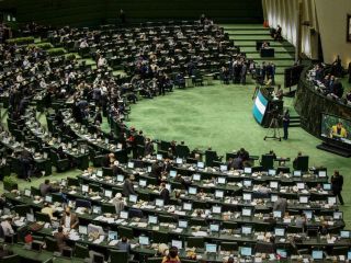 روابط عمومی مجلس: می‌خواستند با عبارت حقوق ۱۰۰ میلیونی  مدال افتخار مجلس انقلابی تخریب کنند