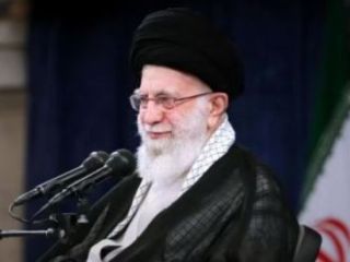 علی خامنه‌ای ادامه جنگ در اوکراین را به گردن کمپانی‌های اسلحه‌سازی آمریکا انداخت