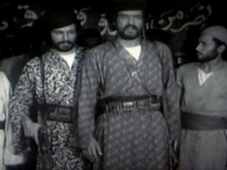 بخشی دیدنی از فیلم دلیران تنگستان: در مقابل ظلم سکوت میکنین،اونوقت به عزای حسین نشسته‌اید؟